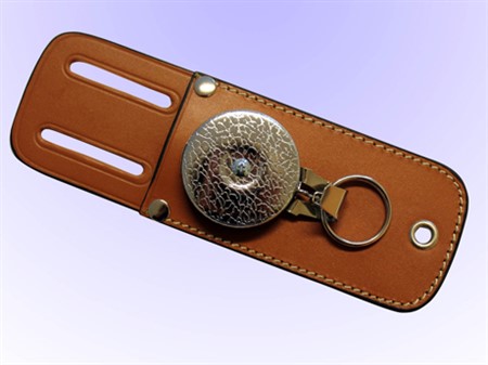 Key-bak med kedja och läderskydd